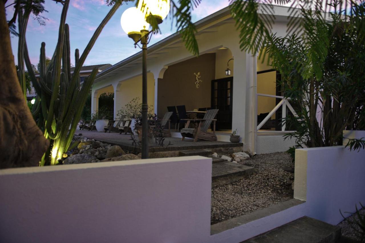 Bantopa Apartments Willemstad Exterior photo