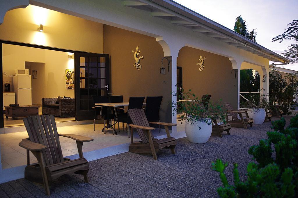 Bantopa Apartments Willemstad Room photo