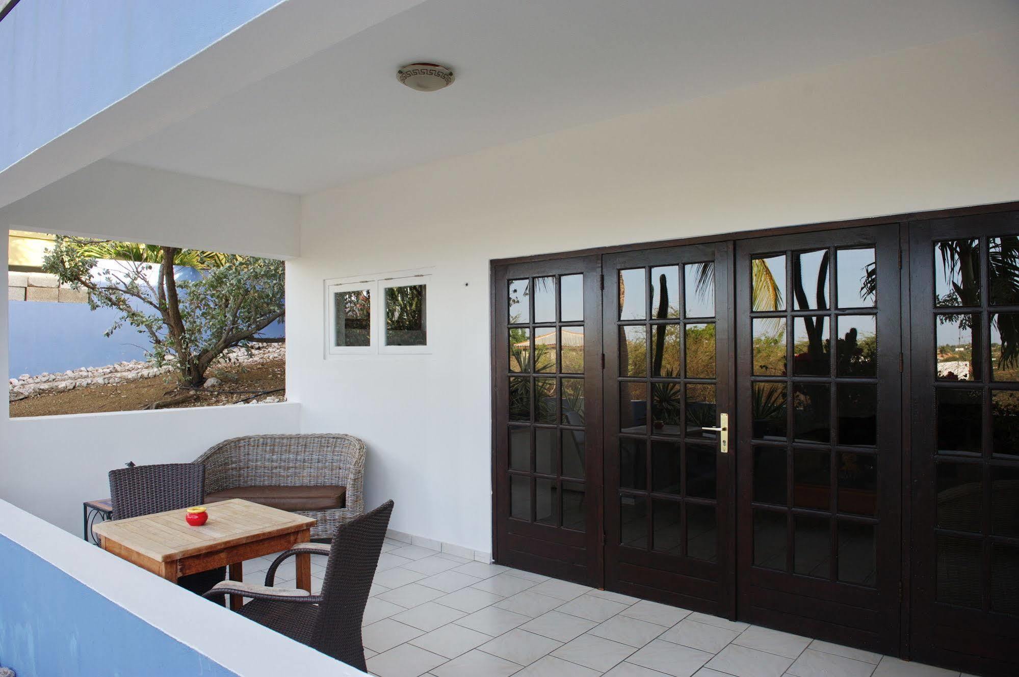 Bantopa Apartments Willemstad Exterior photo